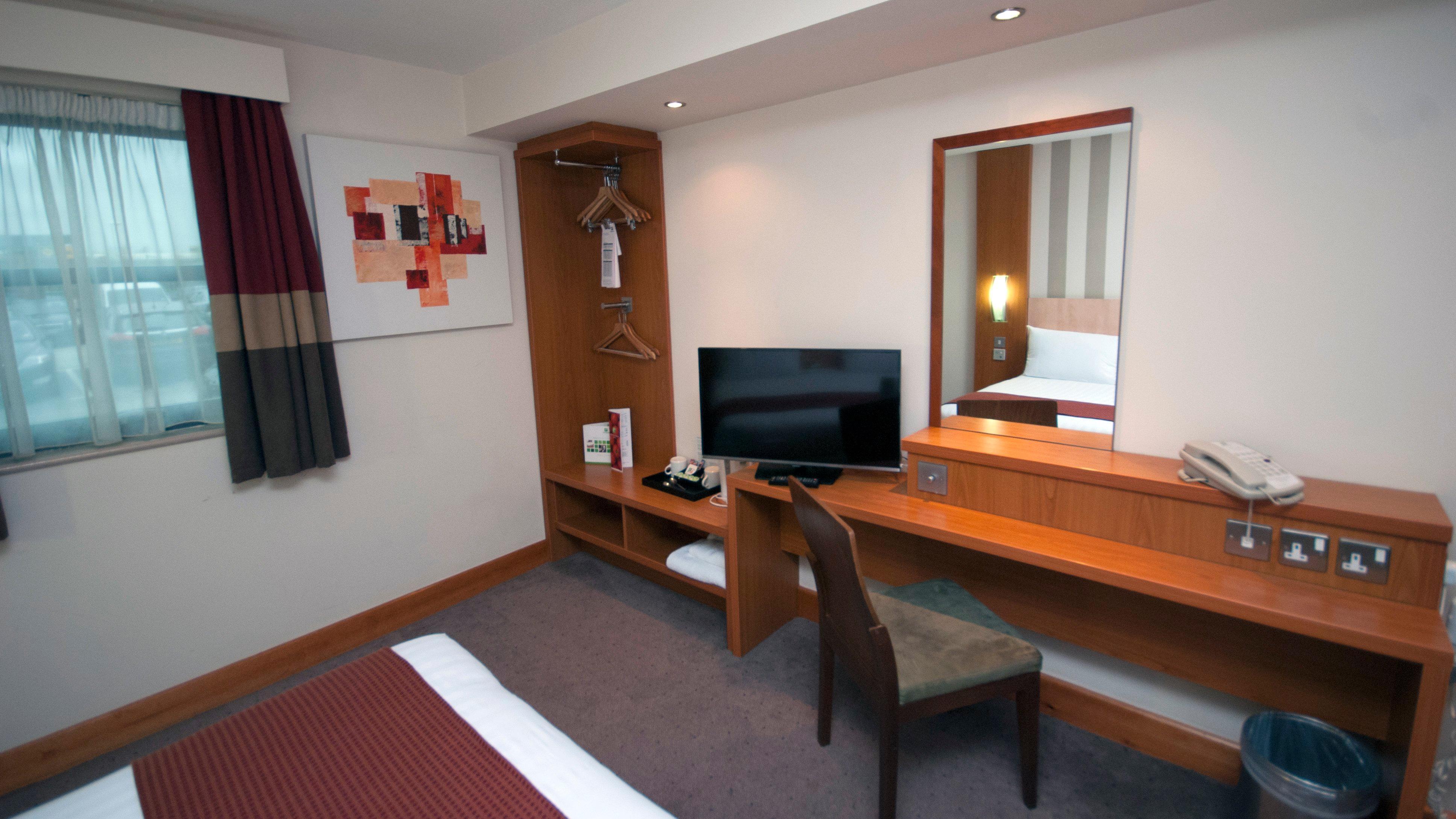 Holiday Inn Manchester - Central Park, An Ihg Hotel Екстериор снимка